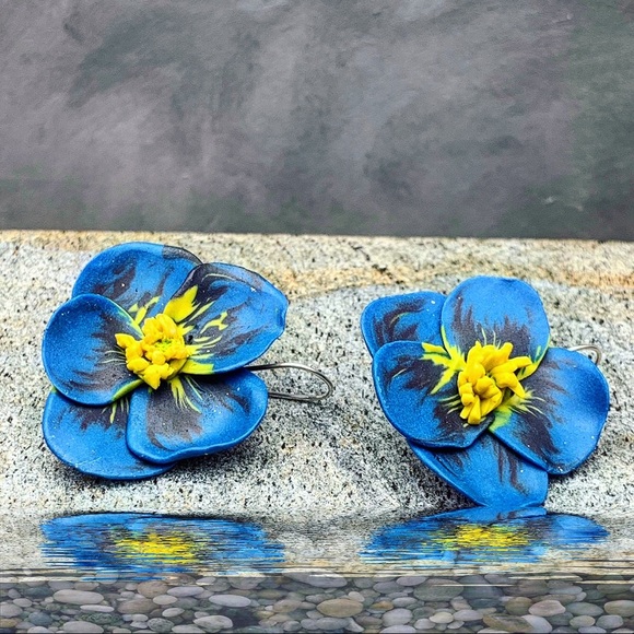 Matana Handmade Flower earrings in Blue and Yellow - Picture 3 of 8